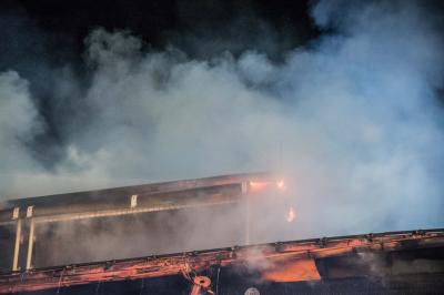 Waiblingen: Containerbrand breitet sich auf Buergerhaus aus - Grosseinsatz von mehreren Feuerwehren